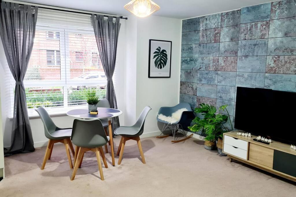 Stylish 2 Bedroom Apartment / Free Gated Parking Глазго Екстер'єр фото